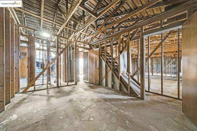 11201 Lochard Street, Oakland CA: https://media.crmls.org/mediaz/84461cf8-4f7b-40bc-b768-2a111b90e52b.jpg