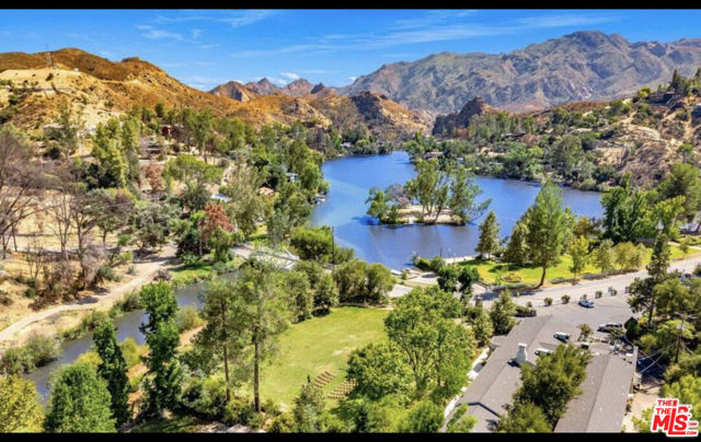 2090 Lakeshore Drive, Agoura Hills CA: https://media.crmls.org/mediaz/84463354-6551-4af7-b5c0-d0a243bb08de.jpg