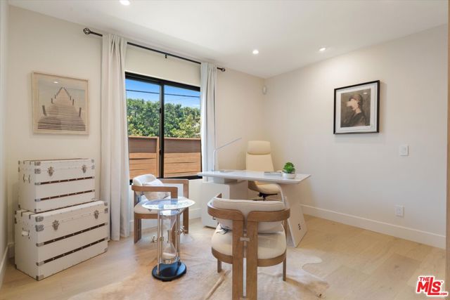 100 S La Jolla Avenue, Los Angeles CA: https://media.crmls.org/mediaz/84470d4b-4464-4899-91e3-6a3d7e3f05fa.jpg