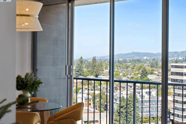 1 Kelton Ct, Oakland CA: https://media.crmls.org/mediaz/84471df8-b1b9-4593-95fd-b098de987d43.jpg