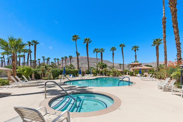 2 Vistara Drive, Rancho Mirage CA: https://media.crmls.org/mediaz/84476230-6fa8-4824-b8c8-23f98df41425.jpg