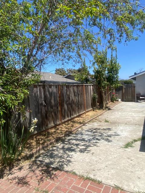 170 Gonzalez Drive, Hollister CA: https://media.crmls.org/mediaz/8447738e-b9e8-4a0e-9be6-1c15501bf033.jpg