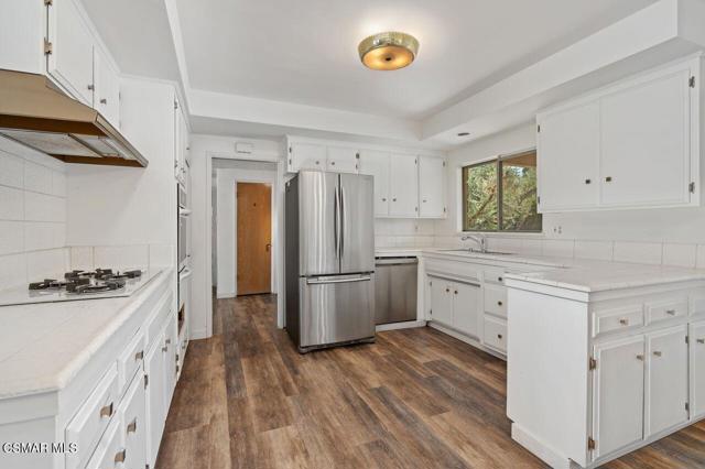 5708 Wilhelmina Avenue, Woodland Hills CA: https://media.crmls.org/mediaz/8447dc92-6916-4647-b595-389ffe0205e6.jpg