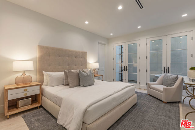 409 21st Street, Santa Monica CA: https://media.crmls.org/mediaz/8448c6c2-5be3-45d5-a89b-52137c298140.jpg