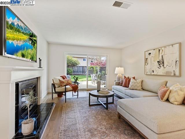 2752 Morgan Dr, San Ramon CA: https://media.crmls.org/mediaz/844915a0-5453-4e8c-81fb-ab712da97e8e.jpg