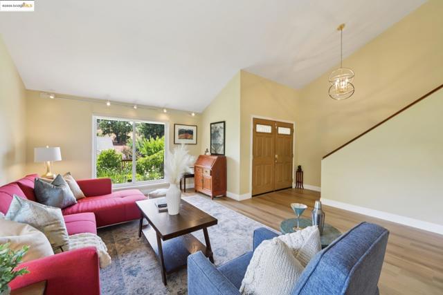 2353 Benham Ct, Walnut Creek CA: https://media.crmls.org/mediaz/84491692-3cf8-4e98-b0c1-0d05cdf9c713.jpg