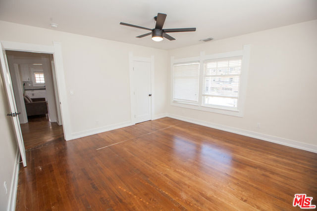 1257 W Adams Boulevard, Los Angeles CA: https://media.crmls.org/mediaz/84496ef8-418a-49b6-ba99-f483ce4e4dc8.jpg