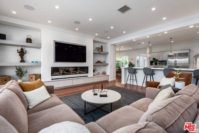 4110 Prado De Los Zorros, Calabasas CA: https://media.crmls.org/mediaz/8449f509-c7b1-4ab3-b60a-97df68d4654c.jpg