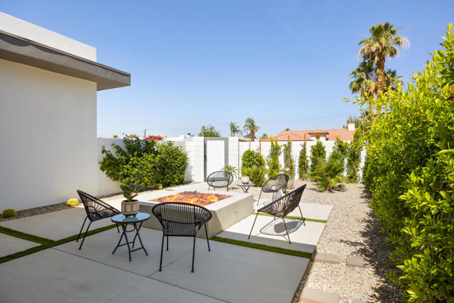 52085 Avenida Cortez, La Quinta CA: https://media.crmls.org/mediaz/844a6b31-2063-4a13-b606-40591edac036.jpg