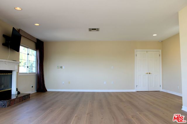 11502 Dona Teresa Drive, Studio City CA: https://media.crmls.org/mediaz/844a6f1f-c34e-49e2-9cca-2f5eae369ecc.jpg