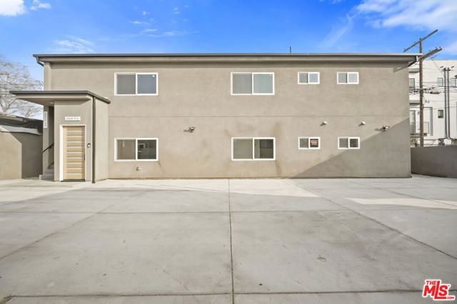 2808 S Cloverdale Avenue, Los Angeles CA: https://media.crmls.org/mediaz/844a742f-9d25-4924-896e-9aa56347d391.jpg