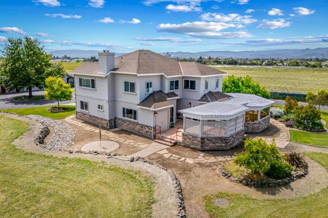 2340 Tennant Avenue, Morgan Hill CA: https://media.crmls.org/mediaz/844aa28f-ac3c-4e74-8e9e-298e93ca4300.jpg