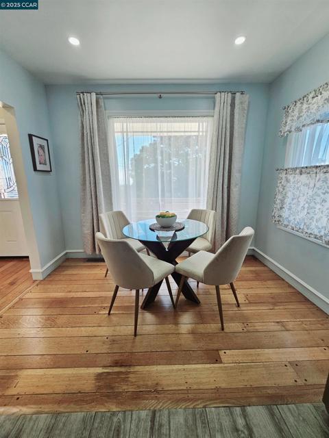 1034 Navellier St, El Cerrito CA: https://media.crmls.org/mediaz/844b6fb2-7362-47ac-88a8-3bc13ec23a09.jpg