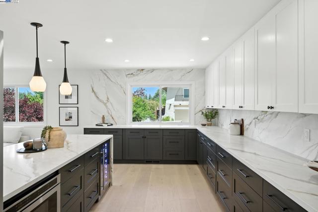 4253 Mirador Dr, Pleasanton CA: https://media.crmls.org/mediaz/844b7fc4-c0eb-46fc-b0a8-3104fb53d19d.jpg
