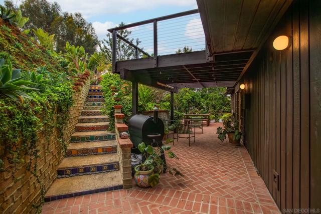 4021 Bernice Dr, San Diego CA: https://media.crmls.org/mediaz/844b83f4-4ad1-4a8e-94d9-14eabc3d4381.jpg