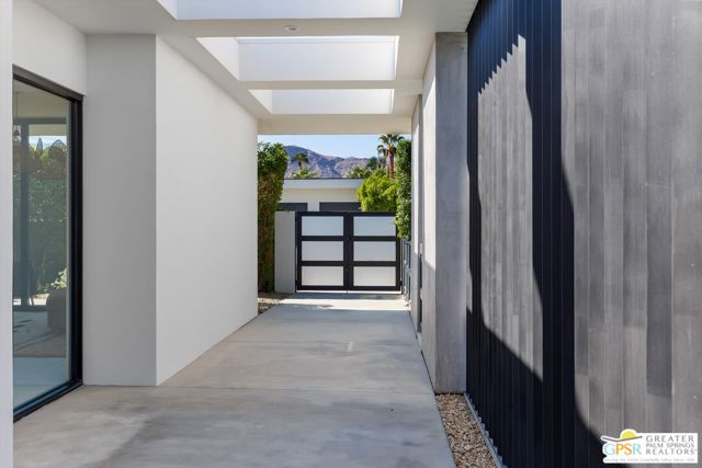 8 Desert Lark Circle, Rancho Mirage, CA 92270