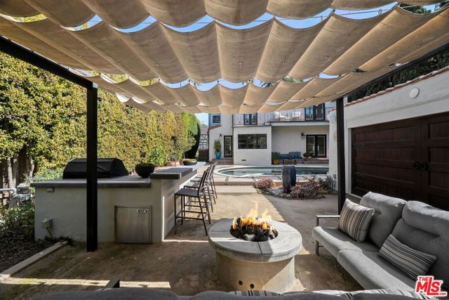 616 21st Street, Santa Monica CA: https://media.crmls.org/mediaz/844cad2e-c99e-427b-9713-1e15af7ca385.jpg