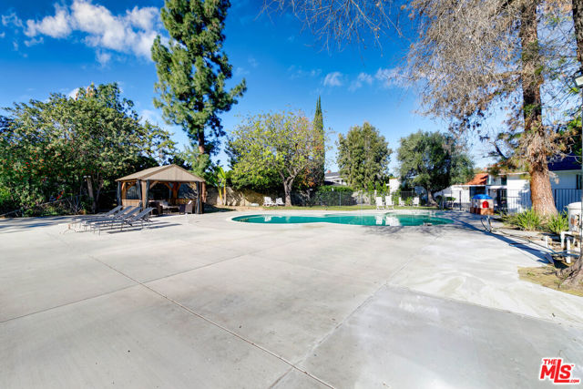 18912 Pasadero Drive, Tarzana CA: https://media.crmls.org/mediaz/844d98e8-bb2a-4822-b20f-40891b45f09f.jpg