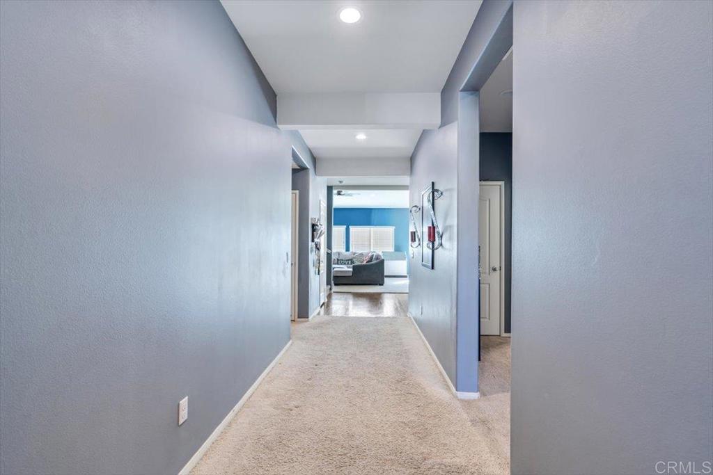 https://media.crmls.org/mediaz/844ee292-e4fb-4cd7-8c91-0026a56e5ad9.jpg?preset=X-Large