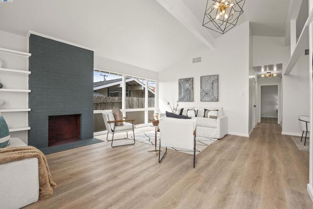 2541 Duke Ave, Richmond CA: https://media.crmls.org/mediaz/844f33d2-8d68-4178-95d4-3a3634c9527e.jpg