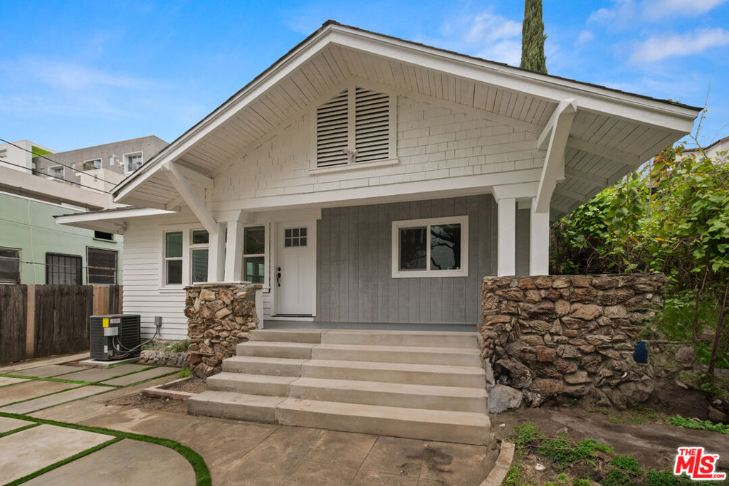 5729 Carlton Way #3/4