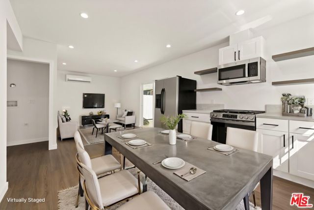 1558 W 47th Street, Los Angeles CA: https://media.crmls.org/mediaz/84504100-4075-43f3-b11a-a032bcecb686.jpg