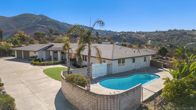 2063 Willow Glen Road, Fallbrook, California 92028, 3 Bedrooms Bedrooms, ,2 BathroomsBathrooms,Single Family Residence,For Sale,Willow Glen Road,250020266SD