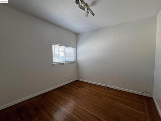 3244 ELLIS ST, Berkeley CA: https://media.crmls.org/mediaz/8450f2db-dfc5-48f8-81c2-bb04917a13f5.jpg