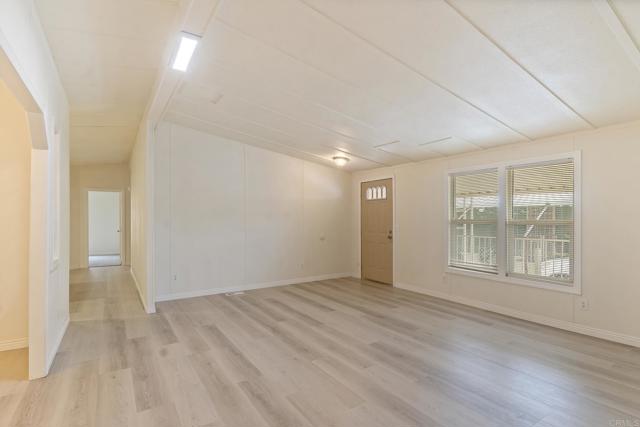 Detail Gallery Image 10 of 26 For 2042 Girard St #93,  Delano,  CA 93215 - 4 Beds | 2 Baths