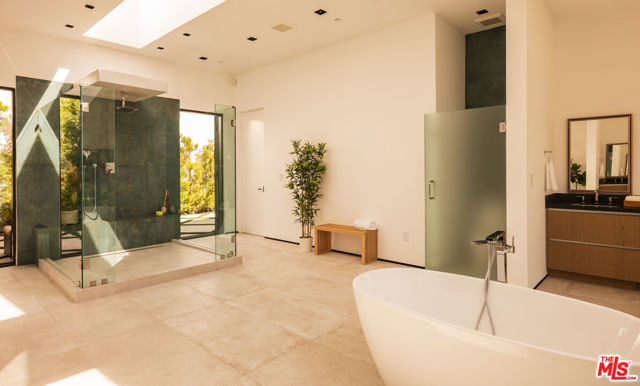 3920 Knobhill Drive, Sherman Oaks CA: https://media.crmls.org/mediaz/84514fc2-a362-434c-8af1-bc8a0df682c0.jpg