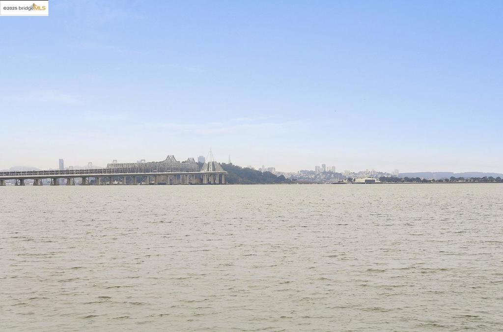 https://media.crmls.org/mediaz/84520c7b-a7f1-46c1-aa4b-a9a5a408849b.jpg?preset=X-Large