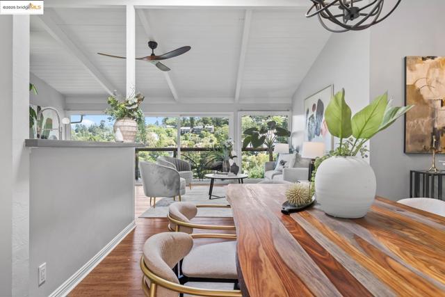 6533 Chelton DR, Oakland CA: https://media.crmls.org/mediaz/845272d6-5910-4ee7-ab9b-8851a799a65a.jpg