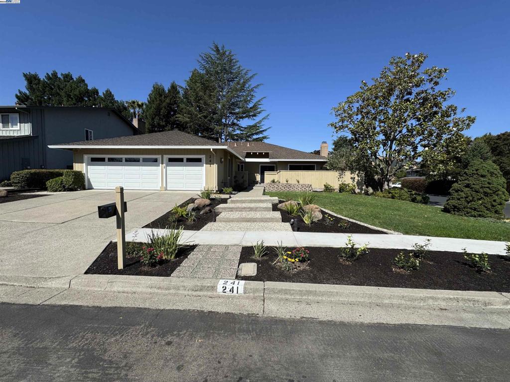 241 Belaire Ct