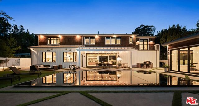 16101 Royal Mount Drive, Encino CA: https://media.crmls.org/mediaz/8452a77a-ecde-421c-9d30-07709f13555d.jpg