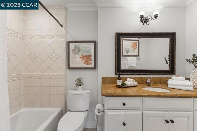 5 Kayser Ct, Walnut Creek CA: https://media.crmls.org/mediaz/8454287e-68ca-4128-bddd-9ad841ec1269.jpg
