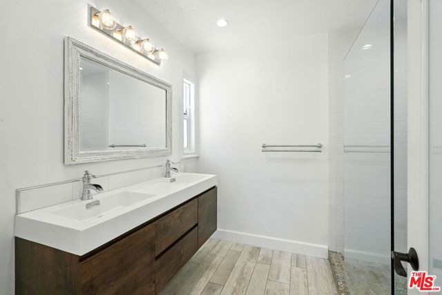20616 Quedo Drive, Woodland Hills CA: https://media.crmls.org/mediaz/8454329c-b147-42c0-bcb9-50e8c21b3a93.jpg