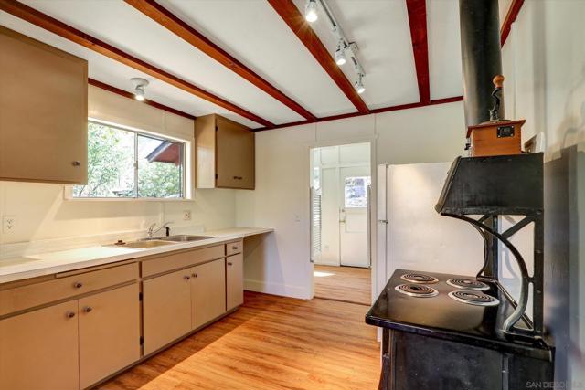 3174 Salton Vista, Julian CA: https://media.crmls.org/mediaz/845438fe-4706-45c2-993e-3cb6638c784a.jpg