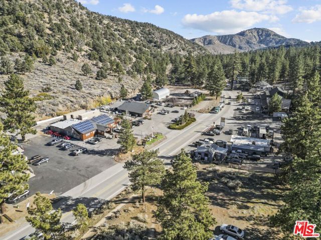 1197 Oriole Road, Wrightwood CA: https://media.crmls.org/mediaz/8454512c-c8ca-4a38-8335-38e7a35eb553.jpg