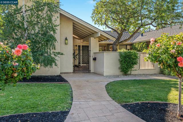 131 Clover Hill Court, Danville CA: https://media.crmls.org/mediaz/84547e13-0715-470a-825d-56080d168e97.jpg