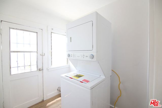 1028 N Hayworth Avenue, West Hollywood CA: https://media.crmls.org/mediaz/84564996-0a76-4fa7-9d28-5e4bec4c76be.jpg