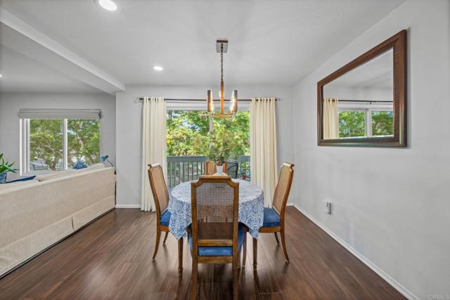 Detail Gallery Image 12 of 33 For 4232 Fiesta Way #3,  Oceanside,  CA 92057 - 2 Beds | 2/1 Baths