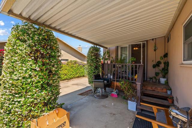 1565 Chestnut Avenue, Carlsbad CA: https://media.crmls.org/mediaz/8457b861-519e-43e9-989c-2ba8eda37b2e.jpg