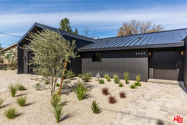 5259 Lewis Road, Agoura Hills CA: https://media.crmls.org/mediaz/8457dae4-bb38-40c4-a96b-edbf19eb90f2.jpg