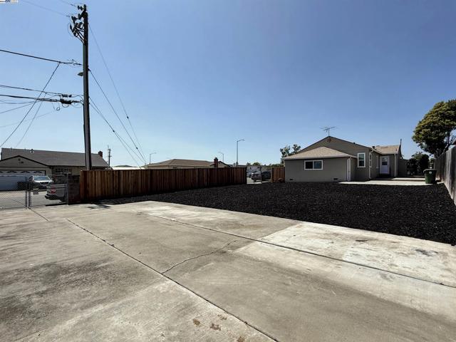 22108 Moyers St, Castro Valley CA: https://media.crmls.org/mediaz/8457e92b-b53a-4940-9e4b-029ea9564b74.jpg