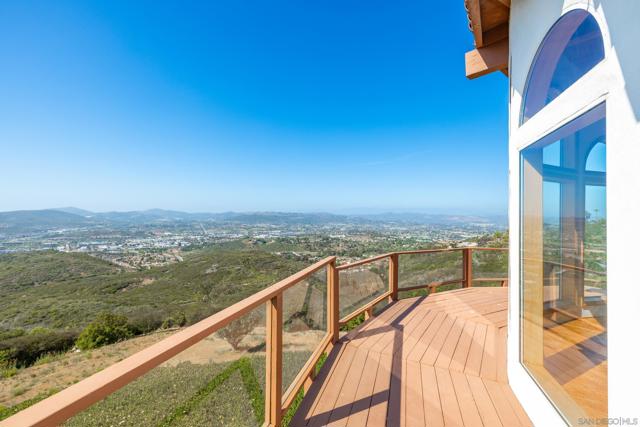 859 Cocos Dr, San Marcos CA: https://media.crmls.org/mediaz/8457f0e6-0b5f-47d2-a64e-02c669d80219.jpg