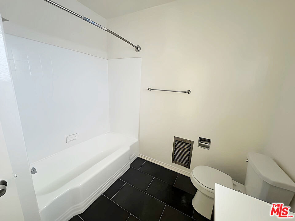 https://media.crmls.org/mediaz/84590e1b-2619-445b-a5da-67d517fe475e.jpg?preset=X-Large