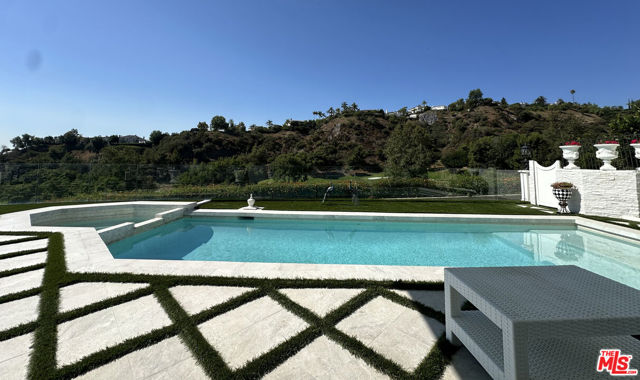 12408 Ridge Road, Los Angeles CA: https://media.crmls.org/mediaz/84597a7b-ef25-4d33-b26f-7f59fef70324.jpg