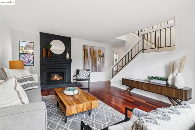 28149 Riggs Ct, Hayward CA: https://media.crmls.org/mediaz/84599d21-9e67-4da4-9e51-ced316a1b364.jpg