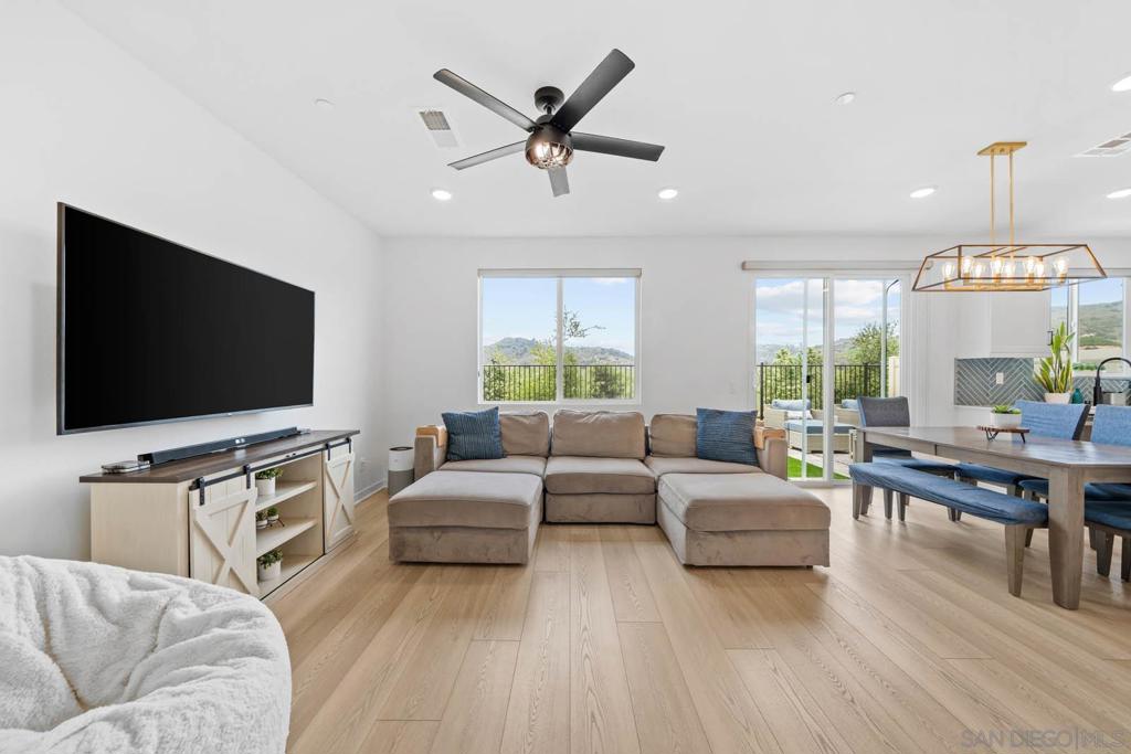 MLS #250029425SD img 4