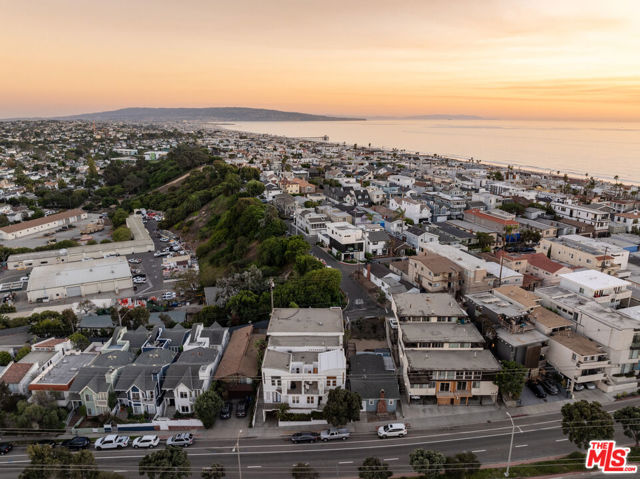 502 Rosecrans Avenue, Manhattan Beach, California 90266, 2 Bedrooms Bedrooms, ,2 BathroomsBathrooms,Residential,For Sale,Rosecrans,24455835